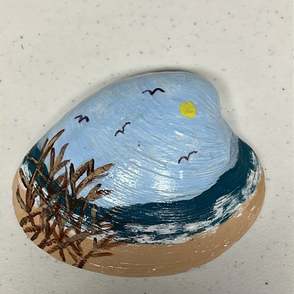 Hand Painted Beach Scene Shell - Picture 2 of 10